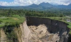 Endonezya'daki dev çukurun genişliği 30 bin metrekareyi aştı