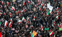 İran'da bazı üniversitelerdeki yönetim karşıtı gösteriler üçüncü gününde