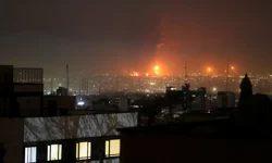 İran'da petrol depoları vuruldu, zehirli yağmur uyarısı yapıldı