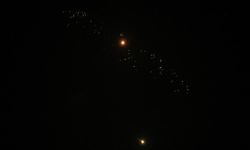 İran, İsrail'de nükleer tesisin bulunduğu bölgeyi vurdu