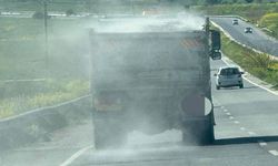 Sürüş güvenliğini tehlikeye atan kamyon şoförüne polisten ceza