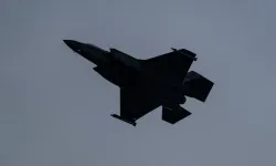 İran: Keşm Adası'nın güneyinde gelişmiş bir savaş uçağı düşürdük