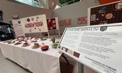 ESK’nın “Buyurun, Birlikte Yemek Yiyelim!” adlı sanat projesi Ercan Havalimanı’nda sergileniyor