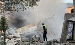 İsrail ordusu, Lübnan'ın güneyindeki Meys el-Cebel beldesinde evleri ateşe verdi