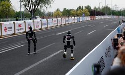 Çin'de insansı robotlar yarı maraton dünya rekorunu kırdı