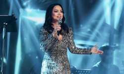 Ebru Gündeş, Les Ambassadeurs sahnesinde büyüledi