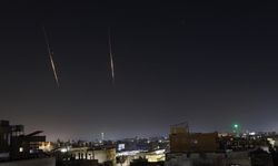 İran füzesi İsrail'in Hayfa kentinde binaya isabet etti: 4 yaralı