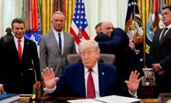 Trump,  İran'ı anlaşmayı kabul etmezse vurmakla tehdit etti!