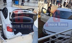 Gazimağusa'da aracıyla kaldırıma çıkan sürücü üç kişiye çarptı!