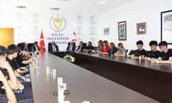 Çavuşoğlu, Polatpaşa Lisesi ve kardeş okulu Üsküdar Validebağ Fen Lisesi öğrencilerini kabul etti