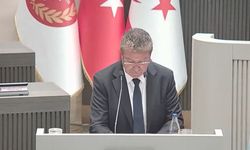 Üstel, siyasilerden yüzde 10 kesinti için ilk imzayı attı!