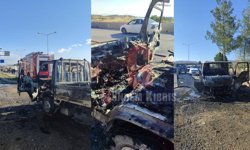 Seyir halindeki kamyonet küle döndü