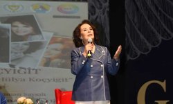 Hülya Koçyiğit GAÜ'de düzenlenen söyleşide sevenleriyle buluştu