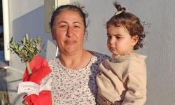 İskele Belediyesi, annelere, saksıda zeytin ağacı armağan ediyor