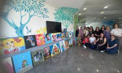 Mavi Fırça Sanat Evi, Çocuk Onkoloji Servisi’ne bağışta bulundu