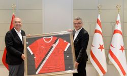 Erhürman, A Milli Futbol Takımı ile teknik heyeti kabul etti