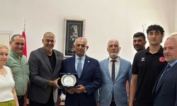 Milli Eğitim Bakanı Çavuşoğlu, Beşiktaş’a transfer olan Akçam’ı kabul etti