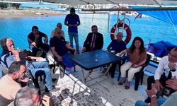 Bakan Çavuş, Laguna Balıkçı Barınağı’nda bölge balıkçılarıyla görüştü