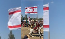 KKTC Bayrağı Büyük Hun-Türk Kurultayı’nda Dalgalandı