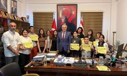 Tatlısu Belediyesi Tiyatro Kulübü’nde drama kursunu tamamlayanlara belgeleri verildi