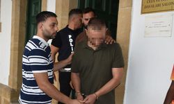 Evinden iki silah ve üç çeşit uyuşturucu çıktı!