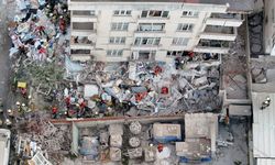 İstanbul'da 7 katlı bina kısmen çöktü