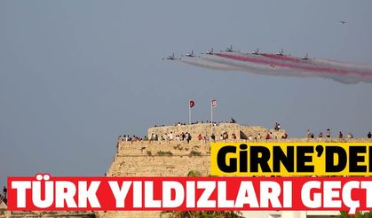 Türk Yıldızları, Girne Atatürk Anıtı üzerinde hava gösterisi sundu