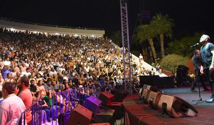 Haluk Levent, "Şampiyon Melekler" için Girne Amfitiyatro’da konser verdi