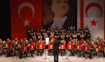 DAÜ Güzel Sanatlar Eğitimi Bölümü Korosu, “Kıbrıs Türk Barış Kuvvetleri Marşı”nın seslendirilmesinde yer aldı