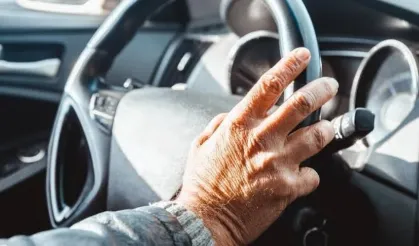 AB'de ehliyete ilk kez 'üst yaş' sınırı geliyor: 75 yaş üstü direksiyon başına geçemeyecek