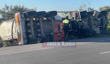 Kontrolden Çıkan Tır Yan Yattı