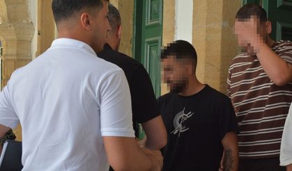 Uyuşturucudan tutuklanan iki zanlıya 4 gün ek tutukluluk