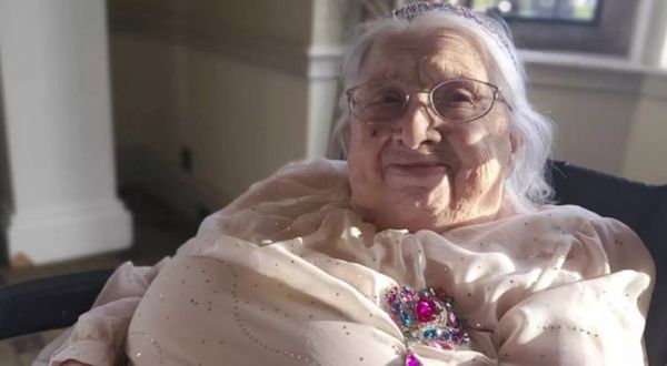 100 yaşına giren İngiliz kadın uzun yaşamın sırrını verdi