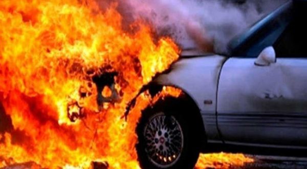 Lefkoşa-Gazimağusa ana yolunda bir araç yandı