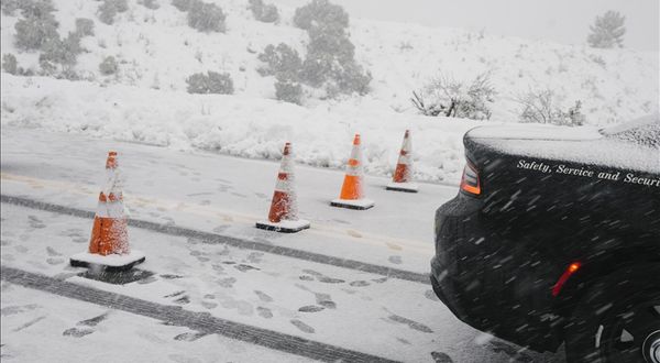 ABD'nin California eyaletinde kar fırtınası nedeniyle olağanüstü hal ilan edildi