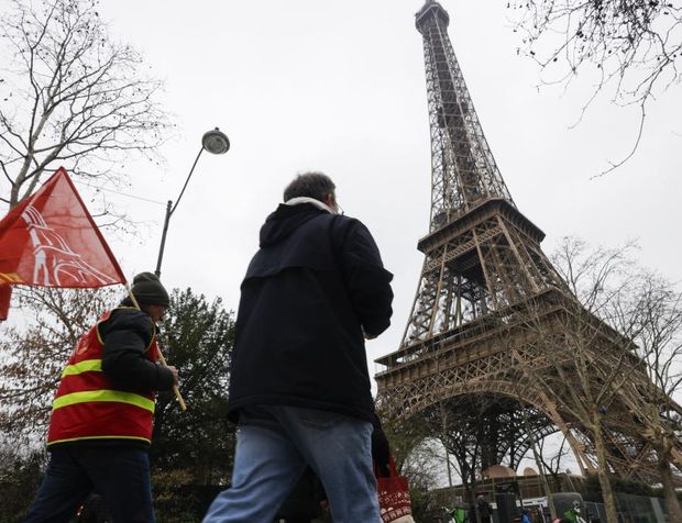 Fransa'daki Eyfel Kulesi grev nedeniyle ziyarete kapatıldı