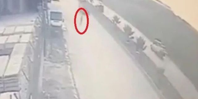 Köpekten kaçarken minibüsün çarptığı çocuk öldü