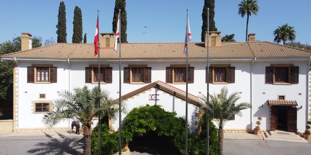 Hala Sultan Tekkesi’nin bitişiğindeki binaya “kahve dükkanı” lisansı verildi