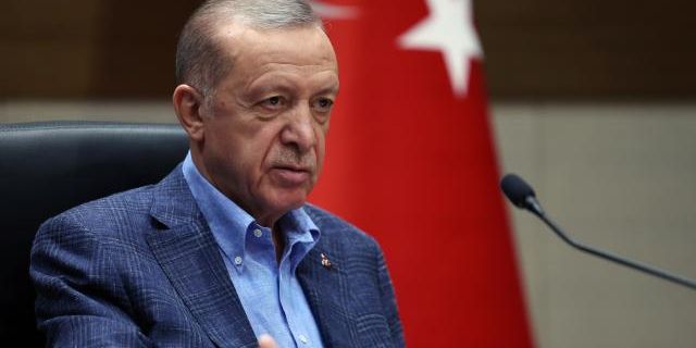 Erdoğan: Gençlerle aramıza kimseyi sokmayız