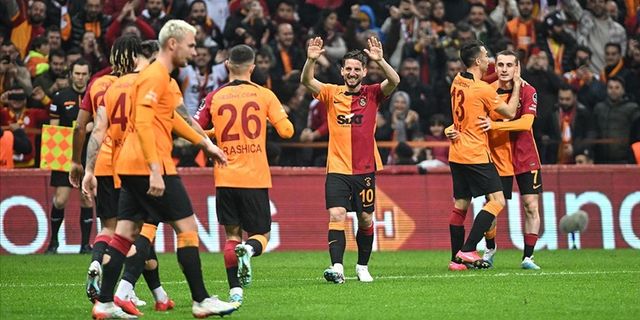 Lider Galatasaray kazanmaya devam ediyor