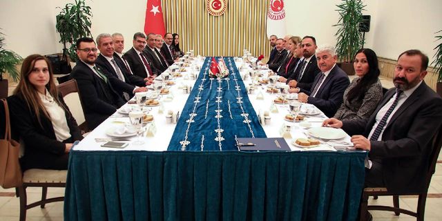 Türkiye-KKTC Parlamentolar Arası Dostluk Grubu Başkanı Erdem’den Meclis Komitesi onuruna yemek