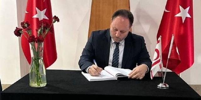 İçişleri Bakanı Öztürkler, Türkiye’nin Lefkoşa Büyükelçiliği'nde taziye defterini imzaladı