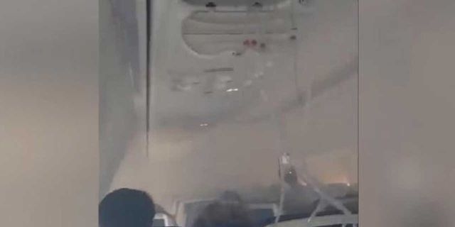İçini duman basan uçak acil iniş yaptı