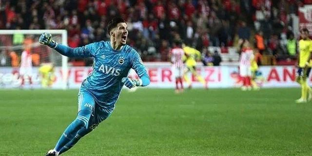Fenerbahçe'den Altay Bayındır'a yeni sözleşme