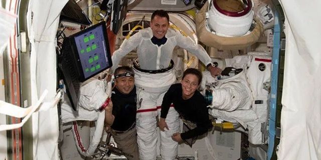 Astronotlar Dünya'ya döndü!