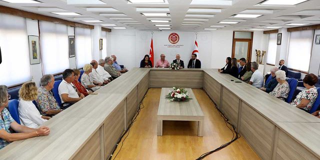 Meclis Başkanı Töre, Kuzey Kıbrıs Türk - İngiliz Derneği heyetini kabul etti