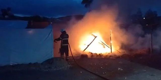 Hatay'da çadır kentte yangın...