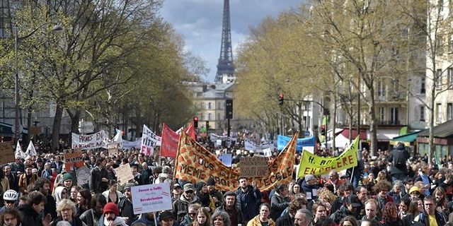 Paris'te emeklilik reformu karşıtı gösterilerin belediyeye maliyeti 1,6 milyon avro