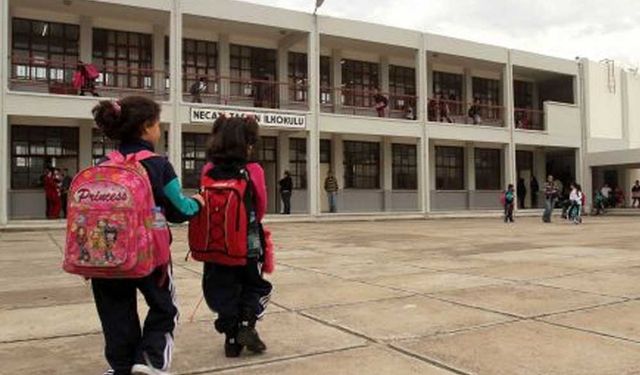 Pazartesi günü ders zili çalıyor