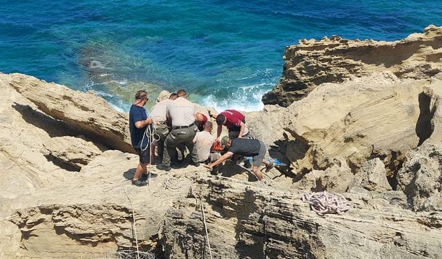 Acapulco yakınlarında kayalıklardan düşen vatandaş kurtarıldı